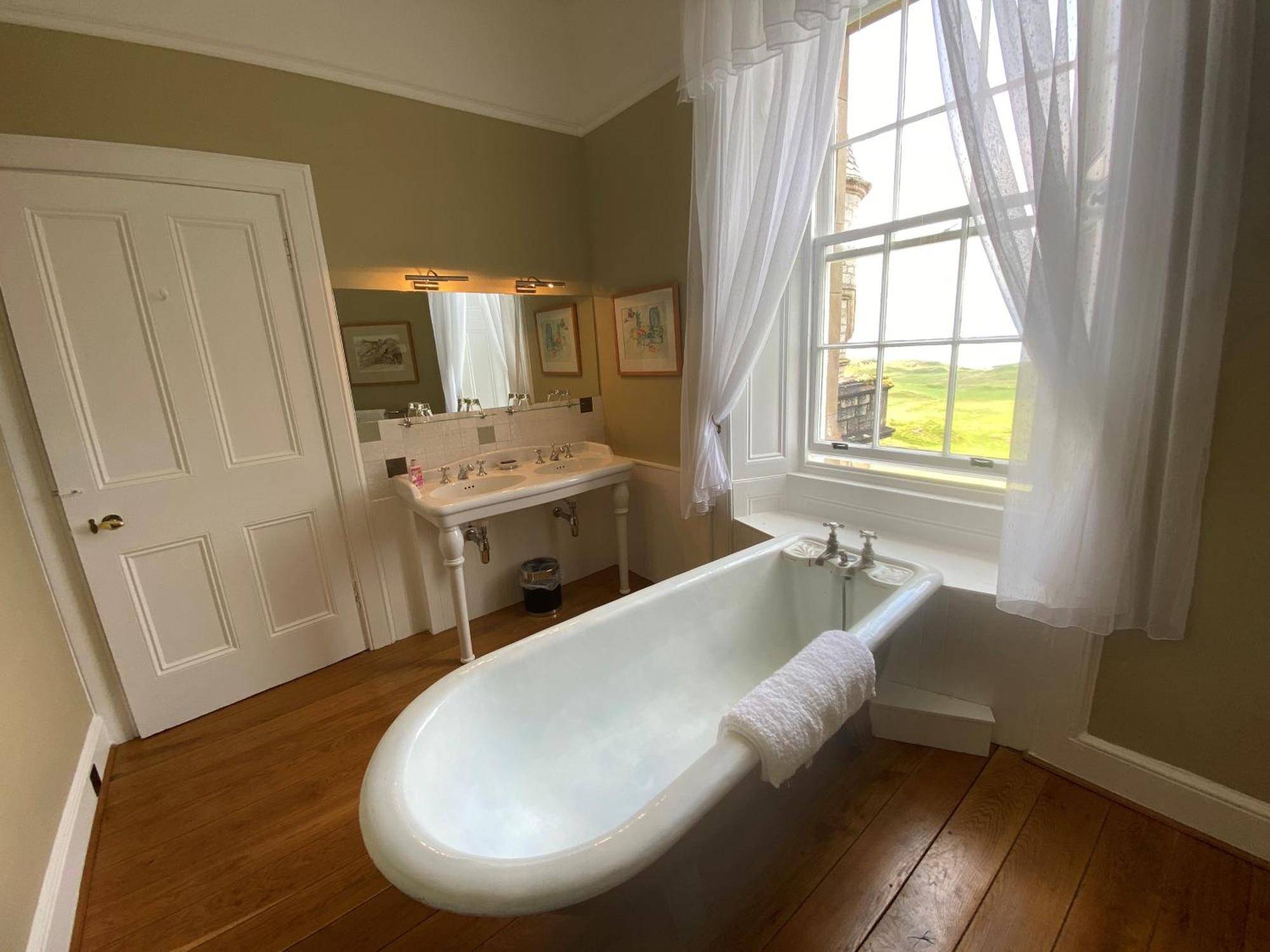 Glengorm Castle Bed & Breakfast Tobermory Bagian luar foto